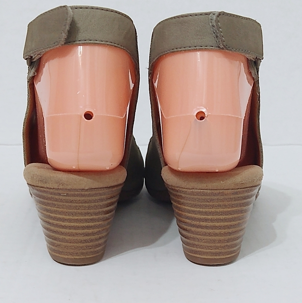 Women's Clarks Sage Sandals - Picture 4 of 9